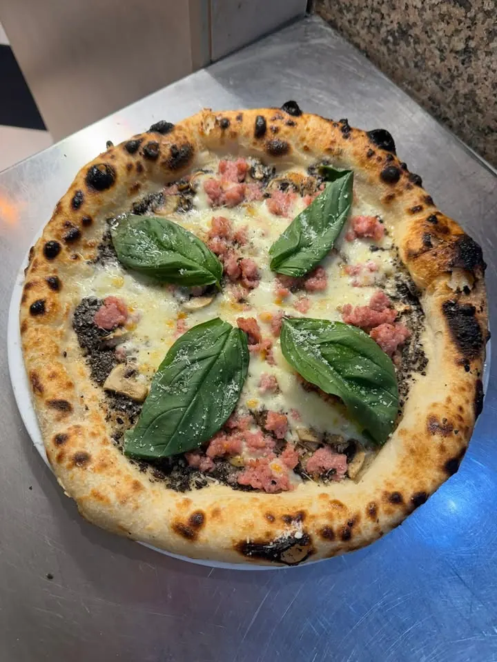 Pizza salsiccia al tartufo